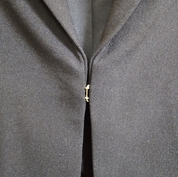 Black Blazer from H&M - Picture 2 of 5